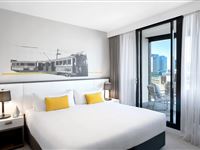 Peppers Deluxe King Suite Bedroom-Peppers Docklands Melbourne