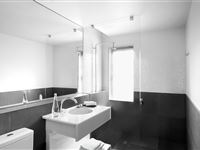 Premier Room Bathroom - Peppers Gallery Canberra