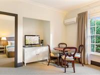 Garden Wing Suite Living - Peppers Manor House 
