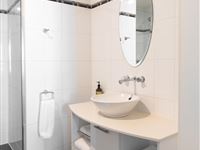 Peppers Seaport - Bathroom
