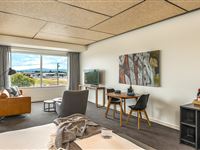 Tamar River Suite - Peppers Silo Hotel